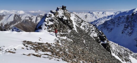 l'arrivo in cima al Roc del Boucher, visto dall'anticima