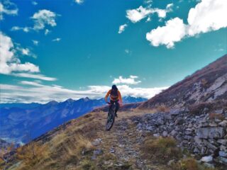 In discesa tra la cima ed il colle 