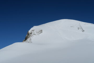 tracce di discesa e robusta tracciona di salita