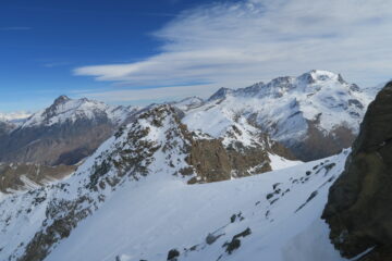 poco sotto la cima, il panorama spazia dalla Grivola al Gran Paradiso
