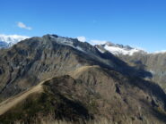 La dorsale di salita; in secondo piano, il Ciapé