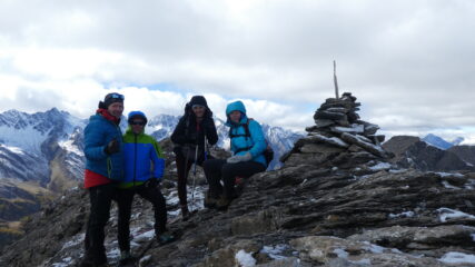 foto di gruppo in vetta