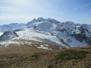 La dorsale con il Monte Jurin al centro.