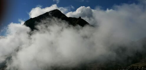 Il Mucrone avvolto dalla nebbia
