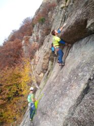 Fabio e Claudio in azione sulla via a fianco sx di scudo di enea