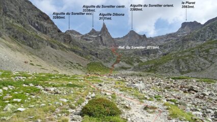 Passato il primo tratto ripido entriamo nel vallone semi pianeggiante che porta verso il bellissimo anfiteatro roccioso. 