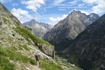 Il sentiero che scende a Les Etages è bello diretto.
