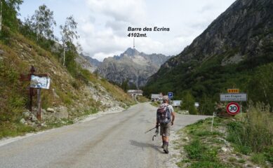 Sbucati sulla strada la risaliamo fino a Les Etages da dove siamo partiti.