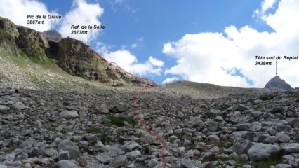In alto appare il rifugio, in rosso la traccia di salita.