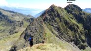  Dal M. del Tonale 2425mt. proseguiamo  sulla cresta che porta al M.Spondone. La traccia in rosso. 