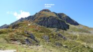 Vista dal P.so di Mezzeno 2142mt. In giallo la traccia della via normale, in rosso un po' più difficile, quella fatta da noi.  