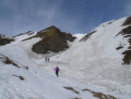 arrivando alla base del canalino da risalire