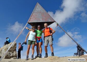 Arriviamo alla curiosa piramide metallica di vetta.