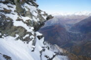 Vista da sotto la vetta verso Nord Ovest: panorama sulla Val d'Ayas con Brusson