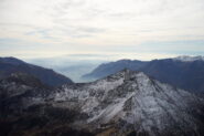 Vista dalla vetta verso Sud, sbocco della Val d'Aosta in pianura
