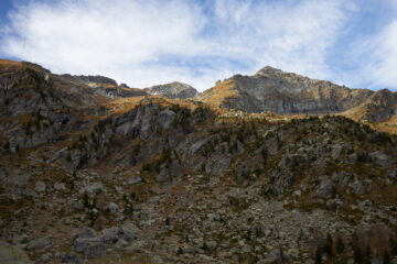 A Munes è l'ultimo punto in cui si vede Becca Torché, al centro a sinistra, appena riconoscibile per la croce di vetta