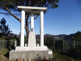 La stele sul Monte Spassoja