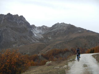 il bel vallone che scende dal Passo di Cervet