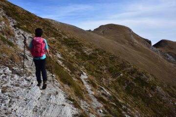 Appena superata la costola, i pendii finali verso la Cima Seirasso