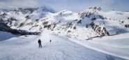 salendo verso la cima con la conca di Maljasset alle spalle