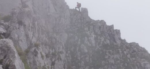 qualche passaggio di facile arrampicata nel tratto finale prima della cima