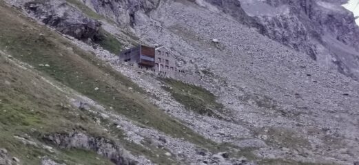 la Chamanna da Tschierva si avvicina...