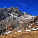 la conca terminale del Vallone di Saint Veran dominata dalla Rocca Bianca