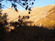 chiesa di San Vito della borgata Cambrelle vista dal sentiero