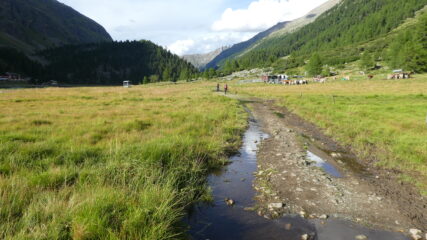 oltrepassando il pianoro dell'Alpe Misaun