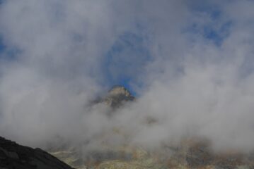 Appare il monte Colombo