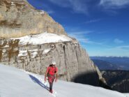 La cengia di discesa e la linea dello spigolo