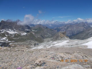 Il sottostante Pic Du Diable a 2956m e uno sguardo verso la Francia