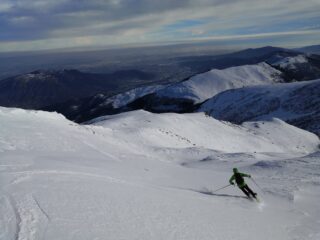 Parte alta della discesa su Pian Croesio, tratti di neve portante con un po' di zucchero sopra! Valeva la pena!
