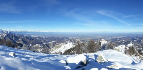 Panorama a giro d'orizzonte dalla cima.