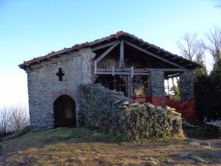 Chiesa romanica del X secolo in cima al Monte San Giorgio