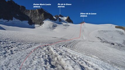Messo piede sul Glacier de la Girose ci leghiamo e poi incominciamo a salire sulla facile rampa che punta dritto al Dome de la Lauze.