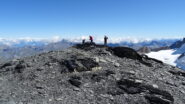 Dopo una breve salita di h. 1.30 siamo sulla piatta e desertica cima del Dome de la Lauze 3568mt.