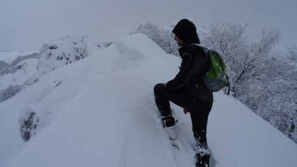 Il tratto che in cresta con cornice che porta verso I Canti.