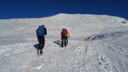 Dopo la Baita Alta 1631mt. saliamo verso la pala innevata e con un traverso verso sx prendiamo la cresta.