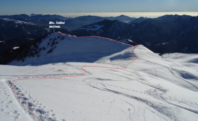 Dal Pulpito scendiamo la bonaria cresta che porta verso il Biv. Tellini.