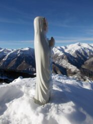 la madonnina sulla cima Pigna