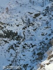 La cascata,sepolta dalla neve 