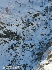 La cascata,sepolta dalla neve 