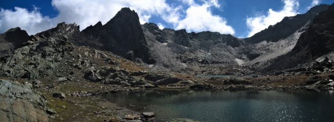 La cresta di confine con il Piemonte, con in mezzo il Colle Miserino