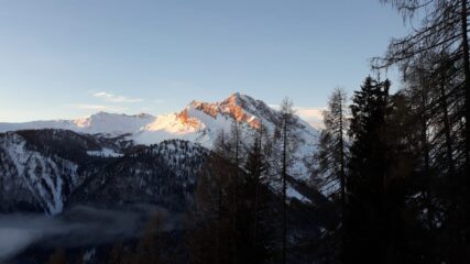 Monte Bivera illuminato di rosa