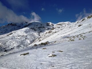 Ultimo alpeggio sotto la dorsale.