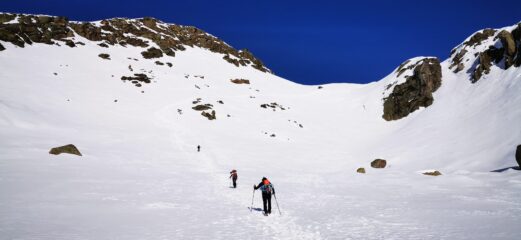 arrivando alla base del ripido pendio che porta nella parte alta del vallone di salita
