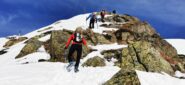 la cresta di neve e roccette che porta verso la Colma di Mombarone
