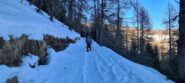 salendo lungo il traverso che porta al Passo della Porta