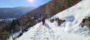 percorrendo la stradina pianeggiante verso il Passo della Porta